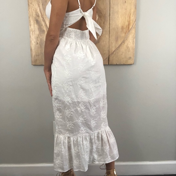 NWT Classy + Flirty White Embroidered Dress. - Picture 4 of 6